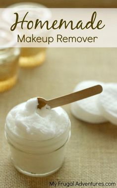 How to make your own all natural makeup remover. Simple and effective! Homemade Makeup Remover, Diy Makeup Remover, Natural Makeup Remover, Homemade Makeup, All Natural Makeup, Makeup Removal, Handmade Cosmetics, Diy Cosmetics, Beauty Remedies