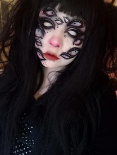 Gothic Horror Makeup, Creative Goth Makeup, Creepy Eye Makeup, Makeup Ideas Alt, Creepy Cute Makeup, Bizarre Makeup, Alt Makeup Ideas, Weirdcore Makeup, Creepy Makeup Looks