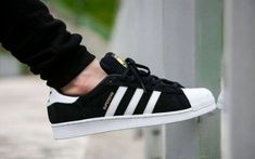 Super Star Adidas Outfit Men, Red Adidas Shoes, Adidas Outfit Men, Adidas Superstar Outfit, Adidas Superstar Black, How To Wear Loafers, Cute Adidas Shoes, Adidas Outfit Shoes, Sneakerhead Fashion