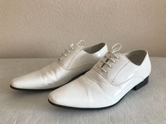 "White Patent Shoes White Mens Shoes White Patent Leather Derby Shoes Mens Boy Oxford Shoes Leather Shoes Lace up Formal Dress Shoes Size 40 Size: soles are stamped 40 Insole heel to toe: 11.5\"/ 29 cm Heel: 1\"/ 2.5 cm Great Vintage Condition Material: patent leather,leather SHIPPING * I ship worldwide via Priority mail  * Items are shipped 1 - 3 business days after receiving the payment. * I ship from Europe, so please allow 2 to 3 weeks for the package to arrive if you live overseas. * Europe 5 - 10 business days. 101" White Almond Toe Dress Shoes For Party, White Leather Oxfords For Party, White Leather Shoes With Round Toe For Party, White Round Toe Leather Party Shoes, White Round Toe Leather Shoes For Party, Low-top Dress Shoes For Spring Formal, White Round Toe Oxfords For Party, White Pointed Toe Oxfords For Party, White Dress Shoes Men