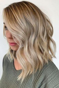 Long Wavy Bob ❤ How To Pull Off An Inverted Bob To Look Chic ❤ #lovehairstyles #invertedbob #haircuts #shorthair Hair Colors For Fall, Wavy Bob Long, Fall Blonde Hair Color, Blonde Hair Colors, Inverted Bob Hairstyles, Neutral Blonde, Creamy Blonde, Warm Blonde, Lob Haircut