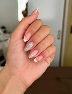 Prom Nails White And Silver Almond, Stylish Nails, Beautiful Nails, Nail Inspo, Nails Inspiration, Gel Nails, Manicure, Nail Designs, Nails