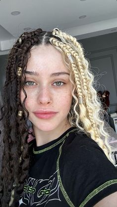 Braid At Top Of Head, 2024 Hair Trends For Women, Fade Haircut Curly Hair, 2024 Hair Trends, Hairstyles Hoco, Types Of Braids, Hairdos For Curly Hair, Hair Stylist Life, Photo Filters