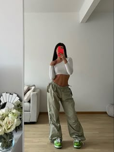 Girly Streetwear, Pakaian Hipster, Streetwear Outfit Ideas, Looks Party, Trendy Outfits For Teens, Tomboy Outfits, Streetwear Fashion Women, Festival Looks, Swaggy Outfits