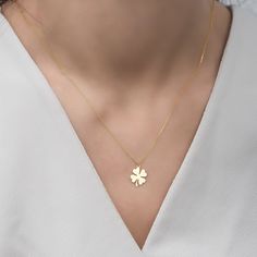 Clover Leaf Necklace, 4 Leaf Clover Pendant, 14K Gold Lucky Clover Necklace, Dainty Necklace, Silver Clover Leaf Jewelry For Her DN435 Handmade Clover Leaf Necklace Material: 925 Sterling Silver or 14K Gold Chain Length: 17 inches - (45cm) / 19 inches - (50cm) / 21 inches - (55cm) Chain Style: Cable Colour: Rose - Silver - Gold Pendant Size: 1,00cm X 1,30cm Minimalist 4 Leaf Clover Necklace We Are a Jewelry Manufacturer, We Do Wholesale Click the link below for similars: https://www.etsy.com/sho 4 Leaf Clover Necklace Jewelry, Clover Leaf Necklace, 4 Leaf Clover Necklace, Four Leaf Clover Necklace, Clover Pendant, 4 Leaf Clover, Anchor Necklace, Clover Necklace, Leaf Jewelry