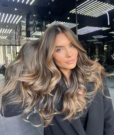 Light Brown Hair For Neutral Skin Tone, Balyage On Dark Brown Hair, Summertime Brunette Hair, Low Maintenance Hair Color Brunette Balayage Subtle Highlights, Baby Lights On Brown Hair, Baby Highlights Brown Hair, Bronde Balayage On Dark Hair, Baby Lights Hair Brunette, California Brunette Hair