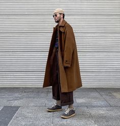 Brown Coat Outfit Men, Oversized Outfit Men, Brown Coat Outfit, Minimal Style Outfits, Japan Outfits, Minimalist Fashion Men, Spring Outfits Men, Trench Coat Style, Men Stylish Dress