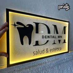 Logi acrilico para consultorio dental en forma rectangular