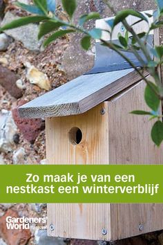 Een vogelhuisje aan een muur waarvan je een winterverblijf voor vogels kunt maken Gardeners World, Kitchen Garden, Cool Kitchens, Bird House, Outdoor Decor, Home Decor, Home Décor