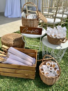 the table is set up with wicker baskets and napkins for guests to use