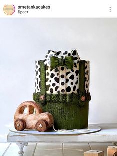 there is a cake that has been decorated with green and black polka dots on it