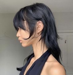 How to Rock the Mullet Haircut Trend For Women In 2024 Unique Hair Styles For Short Hair, Bleached Bangs Black Hair, French Haircut Long Layers, Elf Shag Hair, Wolf Haircut Fine Hair, Shag Straight Hair, Straight Mullet, Medium Mullet, Unique Hair Cuts