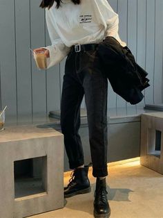 Boyish Outfits, New Year Is Coming, Korean Outfit Street Styles, Eve Outfit, Tomboy Outfits, Tomboy Style Outfits, Tomboy Fashion, 가을 패션, Edgy Outfits