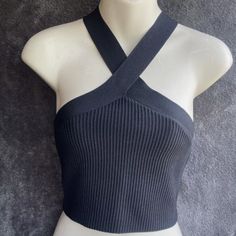 Get Ready To Add A Chic And Trendy Piece To Your Wardrobe With This Sincerely Jules Cami Cropped Tank In Size S. The Black Color And Criss-Cross Detailing In The Front And Back Make It Perfect For Any Occasion. Whether You're Going Out For A Night On The Town Or Grabbing Brunch With Your Friends, You'll Look Stylish And Fashionable In This Top. The Brand Cross Has Created A Must-Have Piece That Is Versatile And Comfortable. Designed For Regular Size, This Top Is Perfect For Women Who Want To Add Elegant Black Halter Top With Crisscross Straps, Sincerly Jules, Criss Cross Top, Cross Top, Sincerely Jules, Look Stylish, Cropped Style, Crop Tank, Criss Cross