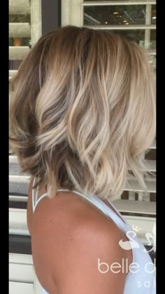 Middle Hair, Blonde Haircuts, Medium Bob Hairstyles, Frontal Hairstyles, Cute Hairstyles For Medium Hair, Wavy Bobs, Oval Faces