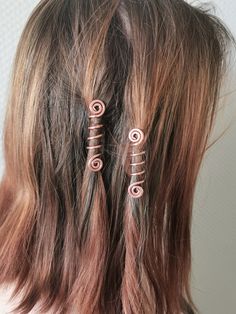 Wire Hair Twist Diy, Hair Coils Jewelry, How To Make Hair Spirals, Hair Wire Accessories, Copper Hair Accessories, Hair Spirals Accessories, Diy Hair Spirals, Wire Hair Wrap, Hair Spirals