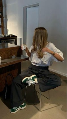 #outfits #ootd #campus00s #greencampus00s #outfitstyle #basicoutfit #itgirl #itgirlstyle #coffeshop Green Tennis Shoes Outfit, Green Sneakers Women Outfit, Green Campus 00s Outfit, Casual Outfits Green, Green Sneakers Outfit, Spring Street Style Casual, Adidas Campus 00s Outfit