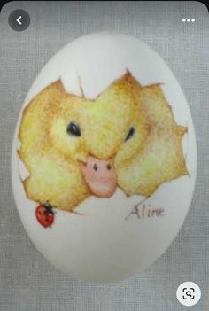 an egg painted with two little pigs kissing