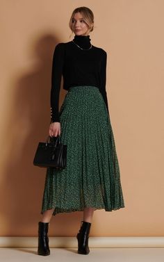 Playful Feminine Style, Work Outfit With Skirt, Midi Skirts Ideas, Green A-line Skirt, Bloated Outfits, Skirt Formal Outfit, Skirt Green Outfit, Outfit Ideas With Skirt, Statement Pieces Clothing