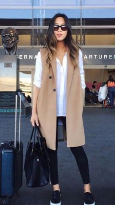 23 Long Vest Ideas to Upgrade Your Looks Blazer Vest Outfit, Sleeveless Blazer Outfit, Long Vest Outfit, Vest Outfits For Women, Look Legging, Sleeveless Blazer, Outfit Mujer, Stil Elegant, Long Vests