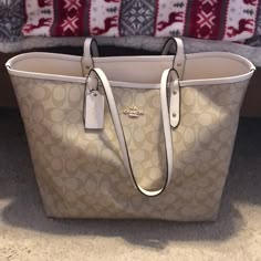 Brand New Condition Used Only For A Month And Realized It Was To Big For My Liking. Coach Bag Big, Cute Carry On Bag, Coach School Bag, Big Coach Bag, Coach Bags Tote, Purses For School, Big Bags For Women, Cute Tote Bags For School, Tote Bag For School