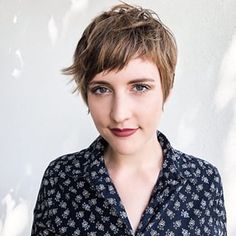 Give your pixie a tousled, textured cool with a little bit of Texture Tonic styling spray. We're obsessing over this cute fall pixie crop by Aveda Artist Karen Wallace. Straight Lobs, Angled Bobs, Auburn Highlights, Pixie Crop, Fall Crop, New Short Hairstyles, Glam Waves, Instagram Hairstyles