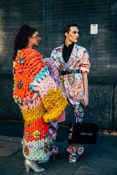 Colorful Clothing, London Fashion Week Street Style, Looks Street Style, Knitwear Fashion, Fashion Week Street Style, Mode Vintage, Knit Fashion, Crochet Fashion