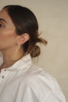 Waterdrop zircon earring, a short version of our Eden Drops Material - Sterling silver base plated in 18k gold - Zircon dangling Lobe Piercings, Silver Shorts, Lobe Piercing, Jewelry Case, Free Jewelry, Ring Necklace, Gold Plating, Eden, Ring Earrings