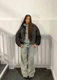 Winter Outfit Inspo 2024 Women, Streetware Outfits Woman, 90s Winter Style, Tan Carhartt Pants Outfit, Cozy Jeans Outfit, Winter Outfits Aesthetic Black Women, Courdory Jacket Outfits, Womens Streetwear Outfits, Fashion Killa Fall