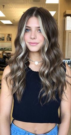 Blonde Highlights Cool Skin Tone, Brunette Contrast Hair, Peel A Boo Highlights, Blonde Contouring Hair, Simple Hair Dye Ideas For Black Hair, White Highlights Brown Hair, Light Brown Hair With Highlights Blonde Lighter Face Framing, Moneypiece Hair, Teen Hair Colors