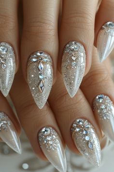 Wedding Nail Art Aug Nails, Wedding Nails Design Elegant, Jewel Nails, Winter Wedding Nails, Wedding Nail Art, Chic Minimalist Style, Stunning Nail Designs, Nail Art Trends, Nail Jewels