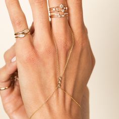 Hand Ring Chain, Gold Hand Chain, Bday Wishlist, Hand Chain Jewelry, Hand Chain Bracelet, Ring Jewellery Design, Hand Rings, Diamond Girl, Indie Jewelry