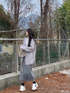 Korean Modest Fashion, Japanese Winter Fashion, Taiwan Fashion, Long Skirt Winter, Winter Outfits College, Korean Winter Outfits, Japan Spring, Modesty Outfits