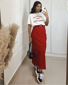 Red Slip Skirt Outfit, Outfit Para Brunch, Looks Adidas, Fest Outfits, Red Skirt, Fashion Mistakes, Spring Summer Outfits