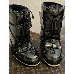 New With Tags & Bag Retail: $550 Size 3.5/6 2019 Moon Boot Highs Black With Silver Glitter. Black Moon Boots, Cool Boots Moon, Moon Boots Fur, Moon Boots Farfetch, Black Fur Moon Boots, Moon Boots, Winter Rain, Black Glitter, Silver Glitter