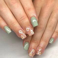 sage green nails acrylic sweet 16 Bridesmaids Nails, Green Acrylic Nails, Spring Acrylic Nails, Cute Simple Nails, Daisy Nails, Simple Gel Nails, Summery Nails, Short Acrylic Nails