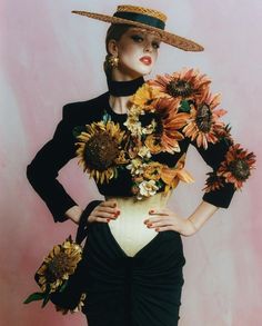 Couture Photoshoot, Schiaparelli Couture, Schiaparelli Haute Couture, Floral Headdress, Luxury Hats, Couture Details, Kinds Of Clothes, Beautiful Colours, Asian Outfits