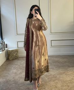 Maroon Dupatta Combination, Red Colour Dress Pakistani, Maroon Combination Dresses, Brown Colour Combination Outfit, Lohri Outfits For Women, Desi Dress, Dresses Traditional, Gaun Fashion, Pakistani Fashion Party Wear