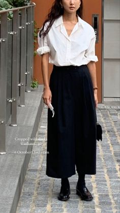 Black Pant Outfits, Low Classic Seoul, Wide Leg Black Pants Outfit, Minimal Look, Style Board, Moda Fashion