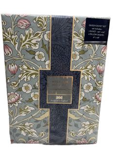 WILLIAM MORRIS England Hyacinth Soft Duckegg Print Queen Duvet Set Designed by William Morris, this iconic pattern depicts a botanical leaf and floral print. This Queen Duvet Set includes: 1 Duvet (90"X90") and 2 Pillow Shams (21"X28") Fabric is 100% Cotton. 200 Thread Count Percale. Machine Wash. William Morris Bedroom, Morris Homes, Garden Bedding, Queen Duvet, Main Bedroom, Bed Duvet Covers, Duvet Sets, Blue Print, William Morris