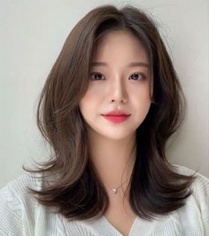 Mid Length Hair With Curtain Bangs Round Face, Medium Length Haircut Curtain Bangs Straight Hair, Korean Hairstyles Women Long, Korean Medium Hair, Haircut Inspo, Bangs With Medium Hair, Shoulder Length Hair Cuts