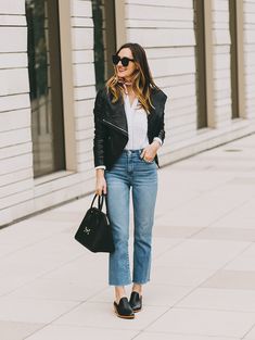 Crop Flare Jeans | LivvyLand Cropped Flare Jeans Outfit, Cropped Jeans Outfit, Austin Fashion, Flare Jeans Outfit, Crop Flare Jeans, Austin Style, Scarf Bandana