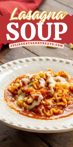 This Lasagna Soup is a delicious family soup recipe that has all the flavor of traditional lasagna! This homemade soup is hearty and loaded with flavor. Add this recipe to your best comfort food ideas! Weeknight Lasagna, Soup Lasagna, Pasta Beef, Easy Lasagna Soup, Soup Quick, Family Dinner Recipe, Lasagna Soup Recipe, Cheap Clean Eating, Traditional Lasagna