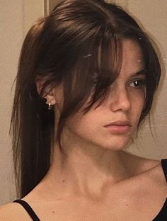 Hair goals Layered Short Hairstyles Shoulder Length, Side Curtain Bangs Medium Hair, Side Part Hairstyles Medium, Angie Aesthetic, Widows Peak Hairstyles Women, Cute Summer Haircuts, Girl Necessities, Haircut Inspo, Hairstyle Examples