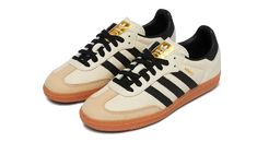 Stap in de wereld van klassieke stijl en tijdloos comfort met de Adidas Samba OG Cream White Sand Strata (W) van Kzbkicks. Deze sneakers zijn niet alleen een eerbetoon aan de legendarische Samba-lijn, maar bieden ook het ultieme comfort voor je dagelijkse avonturen. Hier zijn enkele redenen waarom je de Adidas Samba OG Cream White Sand Strata niet mag missen: Iconisch Ontwerp: Met zijn kenmerkende suède overlays en opvallende kleurcombinatie van Cream White en Sand Strata, stralen deze sneakers een tijdloze stijl uit die je look naar een hoger niveau tilt. Of je nu op straat loopt, gaat sporten of gewoon ontspant met vrienden, de Adidas Samba OG Cream White Sand Strata voegt een vleugje klassieke flair toe aan elke outfit. Optimaal Comfort: Deze sneakers zijn ontworpen met jouw comfort in Beige Sambas, Adidas Samba Beige, 70s Converse, Nike X Travis Scott, Adidas Samba Og, Dunks Nike, White Core, Nike Dunk High