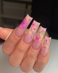 Encapsulated Flower Nails Almond, May Birthday Nails Ideas, Milky Flower Nails, Dried Flowers Nails Design, Encapsulated Nail Designs, Encapsulated Nails Flowers, Dried Flower Nails, Ballerina Nails Designs, Length Nails