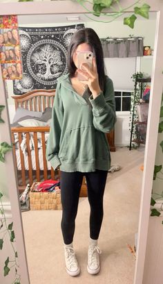 Aerie, sweatshirt, leggings, comfy, athletic outfit, fall winter Simple Fall Outfits With Leggings, Cold Weather Outfits With Leggings, Long Sleeve With Leggings Outfit, Comfy Thrift Outfits, Cozy Fall Outfits Sweatpants, School Outfit Inspo Leggings, Patagonia Outfit Fall, Big Sweatshirt Outfit Leggings, Comfy Walking Outfit