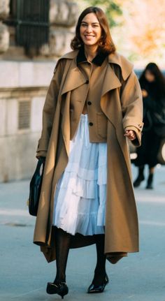 Street Style Trends, White Skirt, Alexa Chung, Style Trends, Work Outfits Women, Outfits Women, Work Outfits, White Skirts, Work Outfit