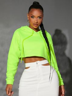 Hoodie Crop Top Outfit, Cropped Sweatshirt Outfit, Green Fashion Outfits, Lime Green Outfits, Neon Green Outfits, Green Shirt Outfits, Neon Top, Fashion Figure Drawing