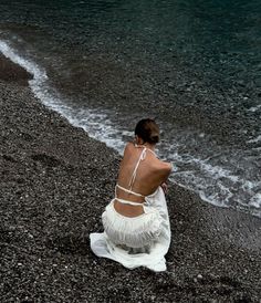 #beach#beachlife#beachvacation#beachday#beachphotoideas#beachtrends#beachcore#beachfashionforgirl#beachoutfit  Picture credit - galyuskass White Dress Aesthetic, Beach Fashion Shoot, Beach White Dress, Beach Instagram Pictures, Summer Time Pictures, Photoshoot Dress, Comfy Fashion